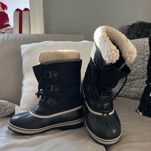 Sorel winter boots boys size 5 black
